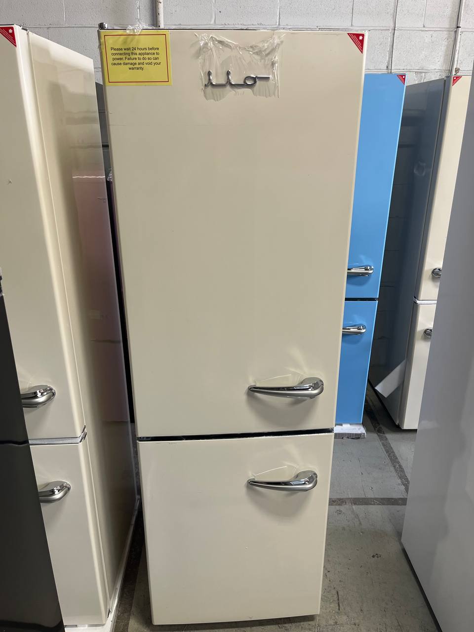 OPEN BOX iio Retro Mod RM1 (ALBR1372-11) Refrigerator - Cream Left Hinge - Discounted - Clearance Appliance